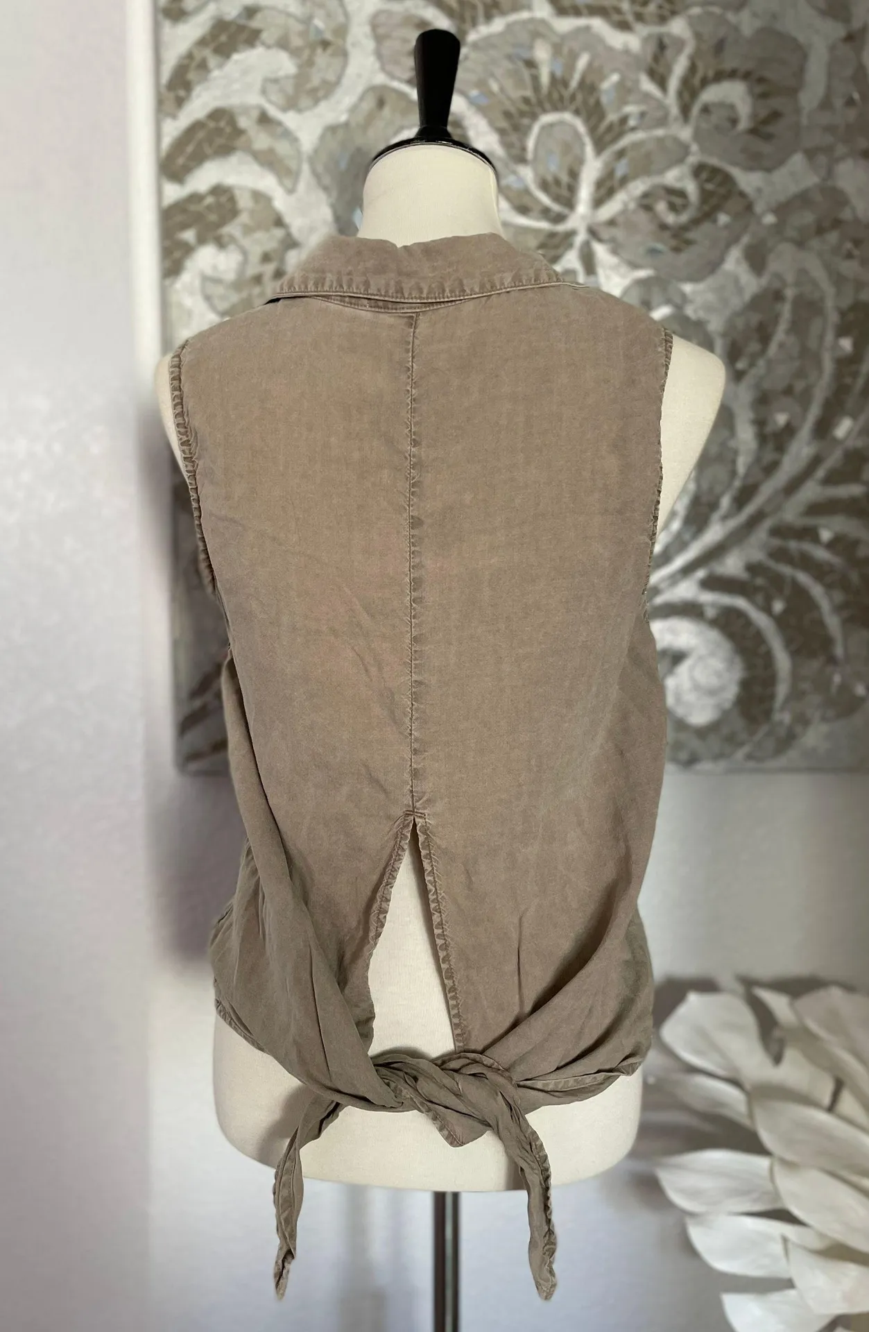 Anthropologie Collared Button Down Tank Top - Image 3