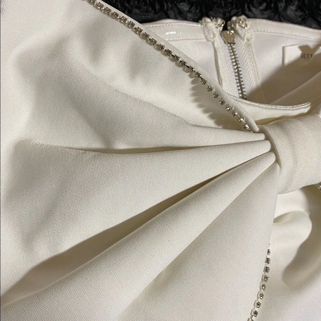 White cropped top with a bow - Image 3