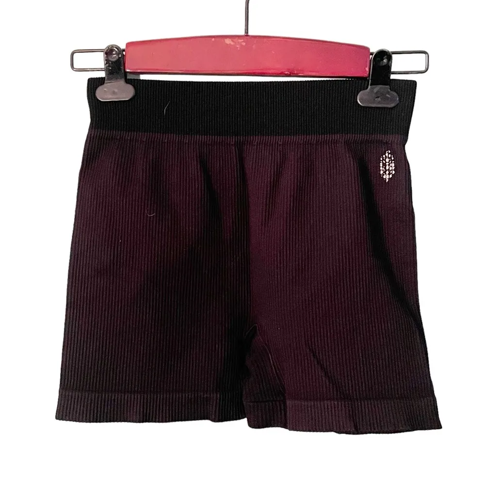 Free People Movement Size Medium/Large Black Seamless Ribbed Athletic Shorts - Image 2