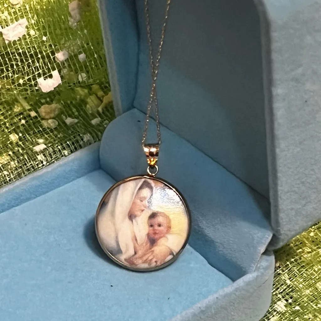 10K Gold Porcelain Religious Mother & Child Necklace - Image 5