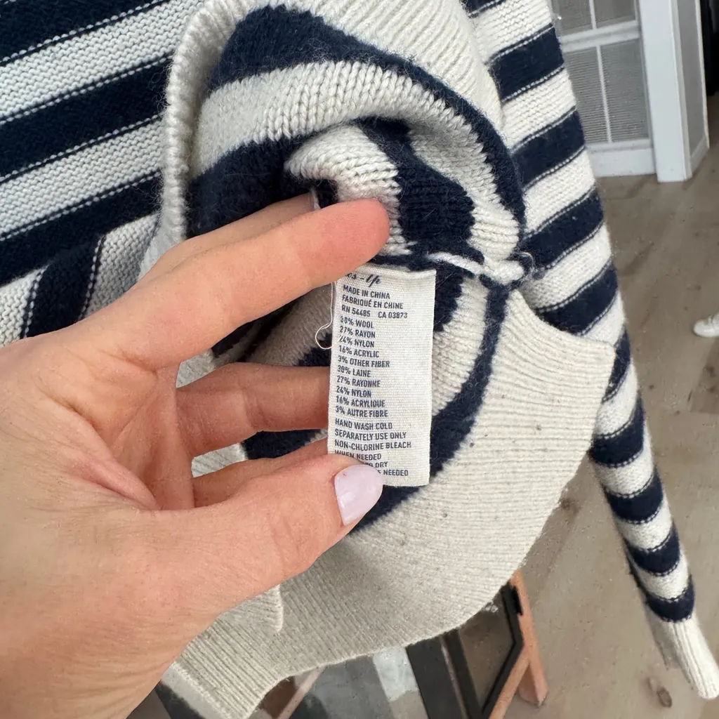 Vintage y2k American Eagle AE sweater navy striped wool v crew knit preppy 2010 - Image 3