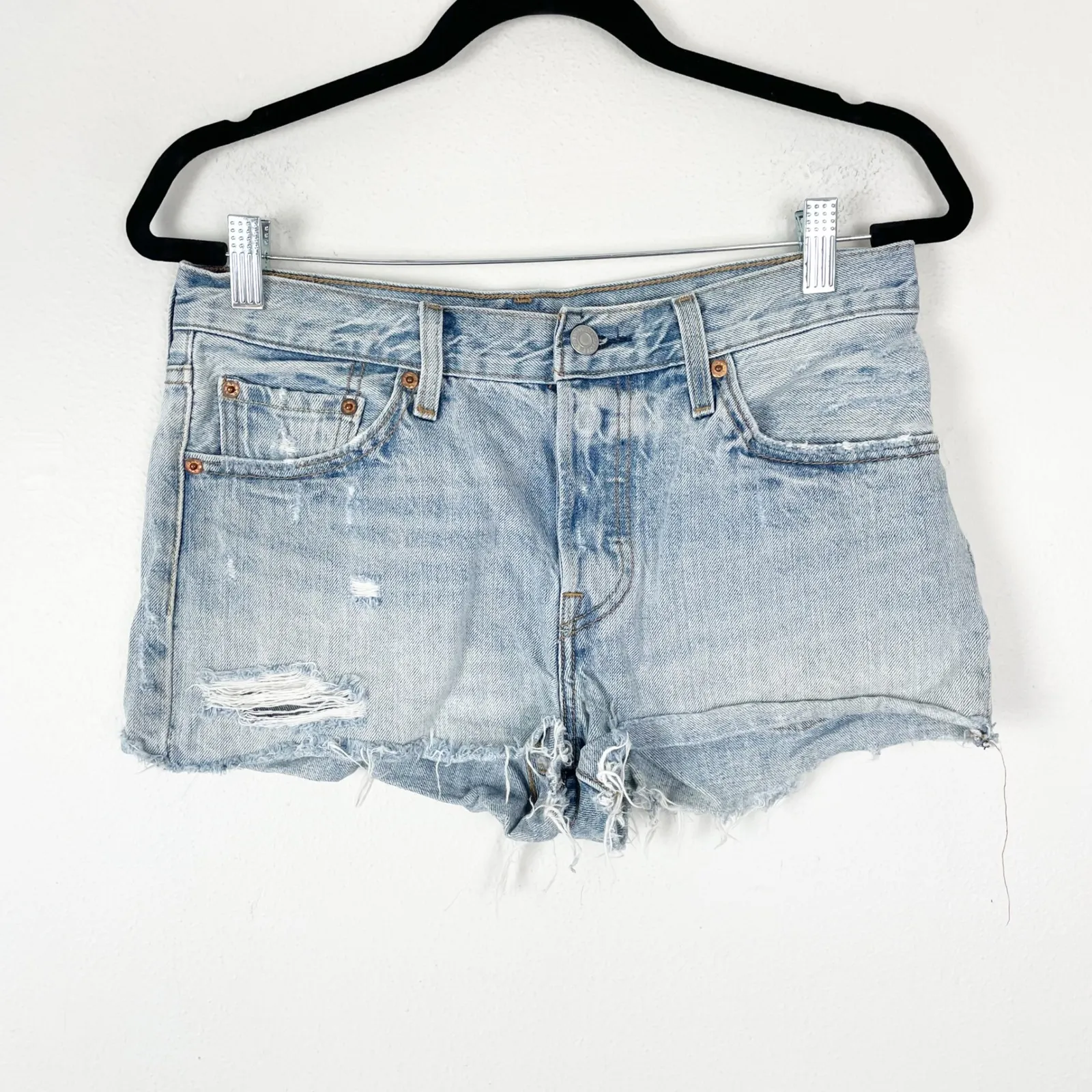 Levi's 501 Distressed Denim Shorts Women's‎ Size 28 Light Wash Ripped - Image 10