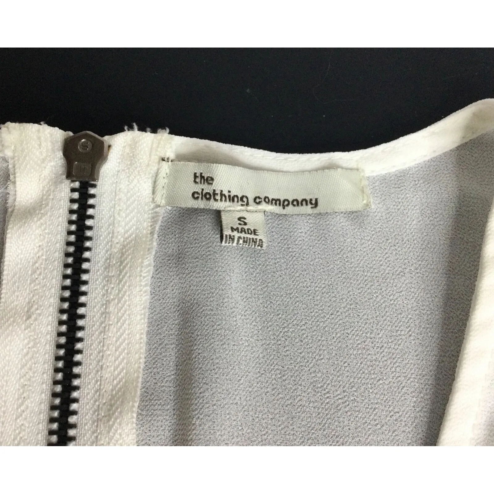 The Clothing Company Size Small White Vintage Sheer Embroidered Back Zipper - Image 3