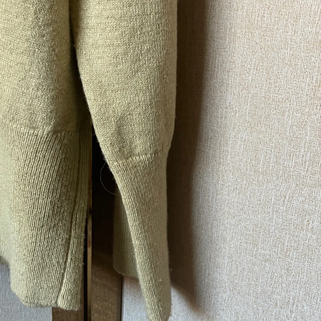 JM Collection  Metallic Gold Sweater large - Image 13