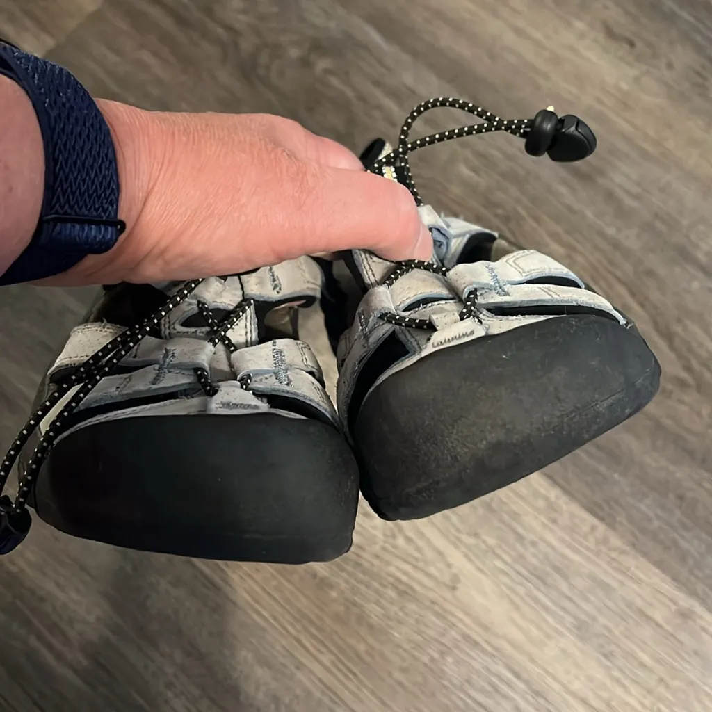 Keen Women's Closed Toe Sandals - light blue/grey w/black sole.  Size 6 - Image 10