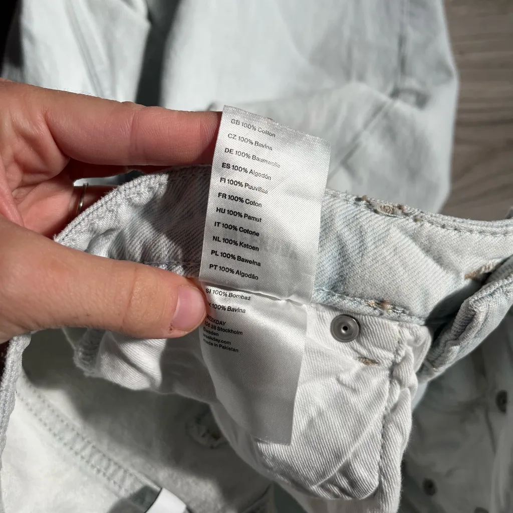 Weekday Seattle Jeans in Seattle Bleach- Size 26 - Image 7