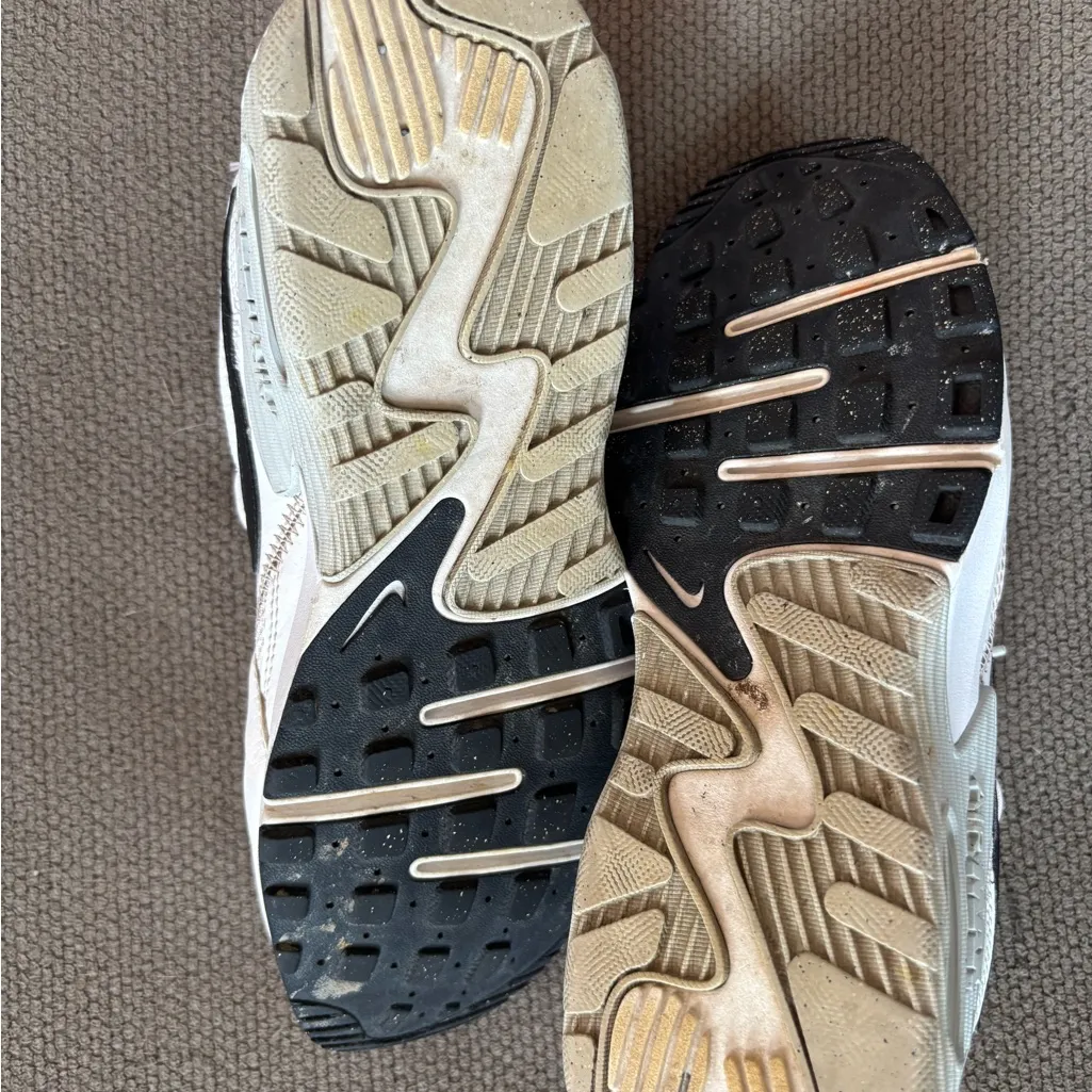 Nike Women's Size 7.5  Air Max Excee Running Shoes Pure Platinum - Image 4