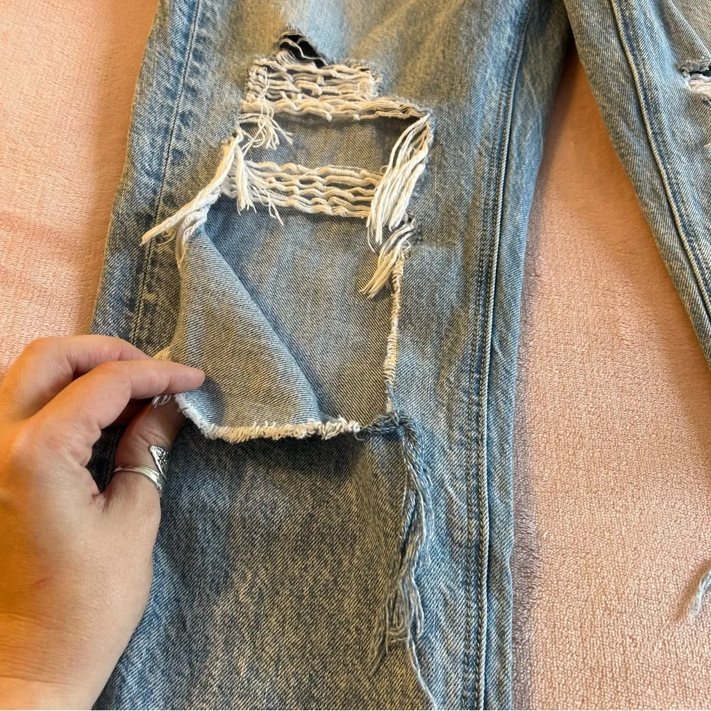American Eagle high rise mom jeans size 6 short light wash distressed straight - Image 13