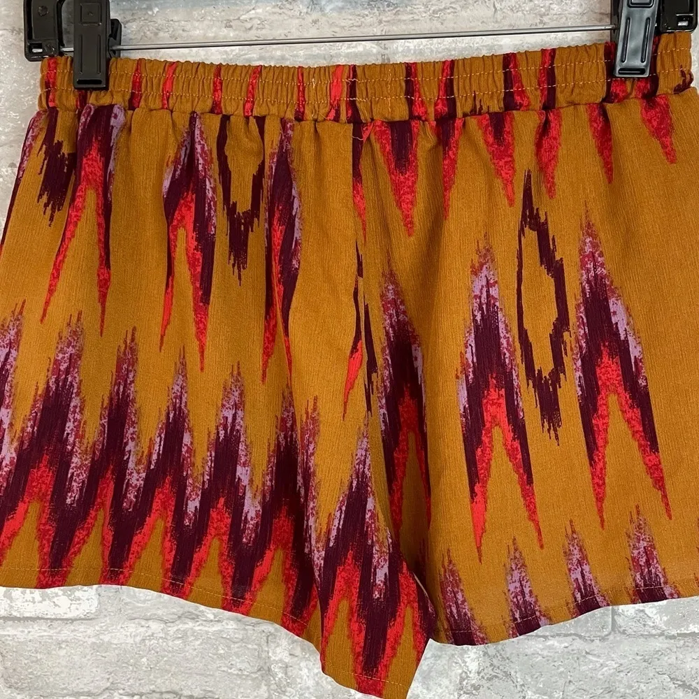 About A Girl Print Shorts - Image 3