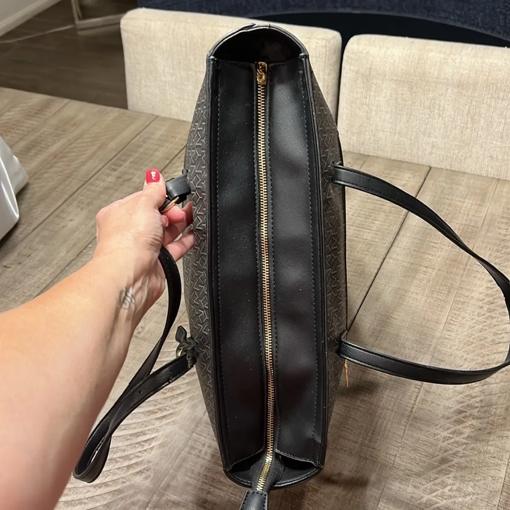 Marc New York Andrew Marc Black/ Gray Monogrammed Tote Bag VGUC - Image 5