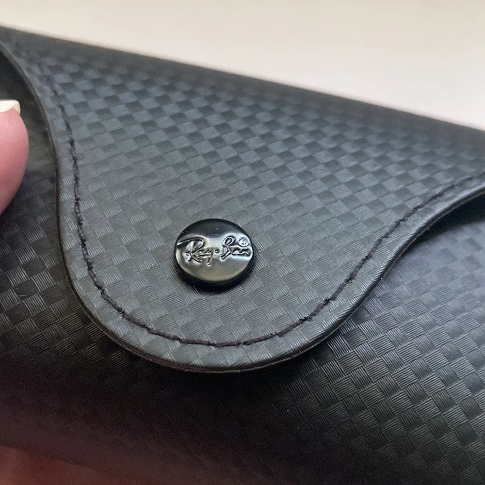 Ray-Ban NWT  black flap logo sunglasses case - Image 4
