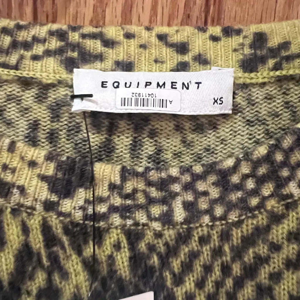 EQUIPMENT Femme Sloane Python Print Neon Yellow Gray Cashmere Sweater Size XS - Image 10