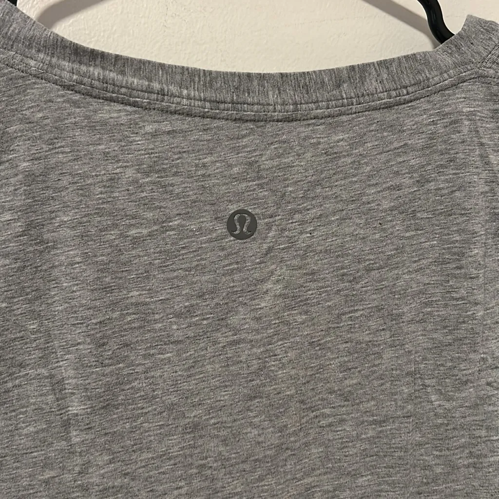 Lululemon Gray V Neck Shirt Size Small/6 - Image 3