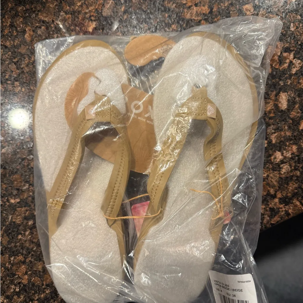 NWT Roxy Beige Sandals with Logo - Image 5