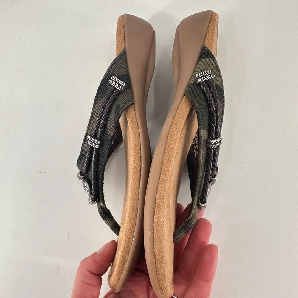 Minnetonka Women Charm Braid Accent Slip On Flip Flop Sandals Pewter Size 7 Camo - Image 6