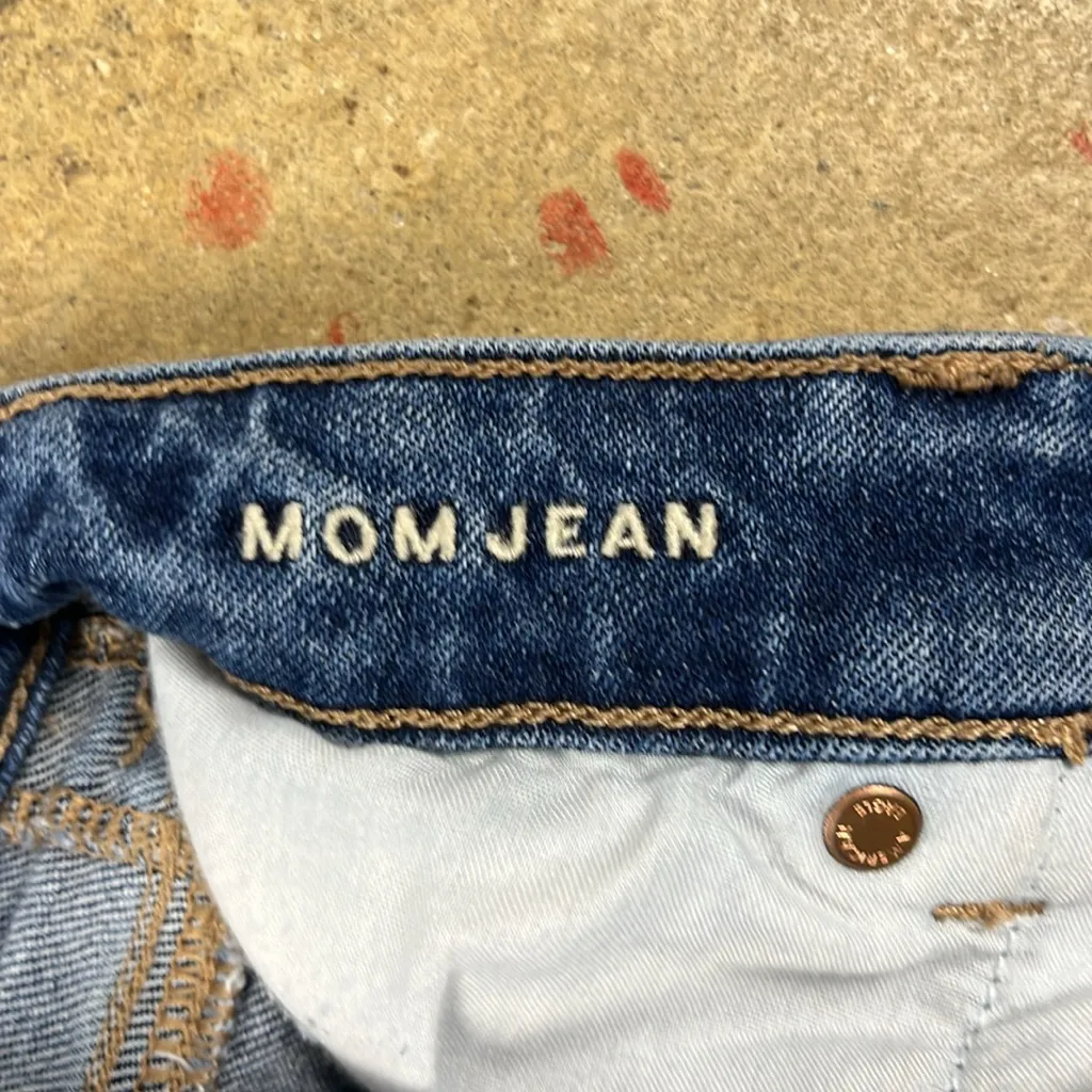 American Eagle Outfitters Mom Jean with raw hem 
Size: 00 short - Image 3