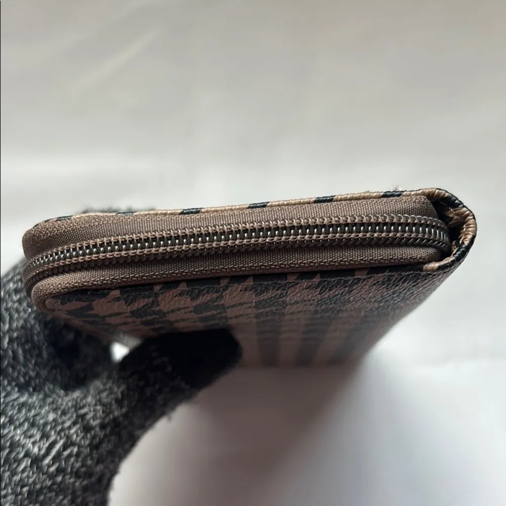 Houndstooth Zip-Around Wallet EUC - Image 9