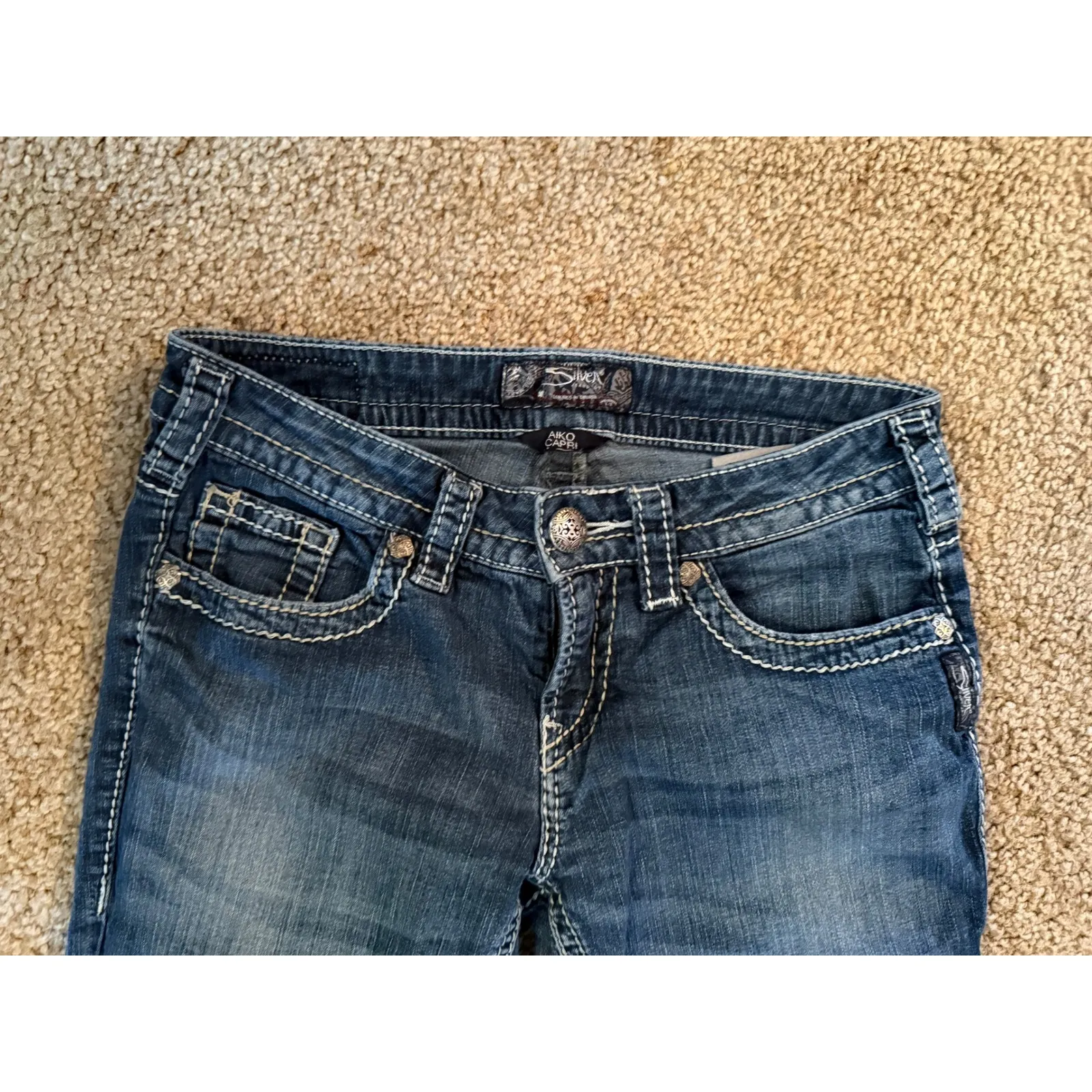 Silver Jeans Co Womens Aiko capri Western Globe works Size 27 Blue Denim - Image 3