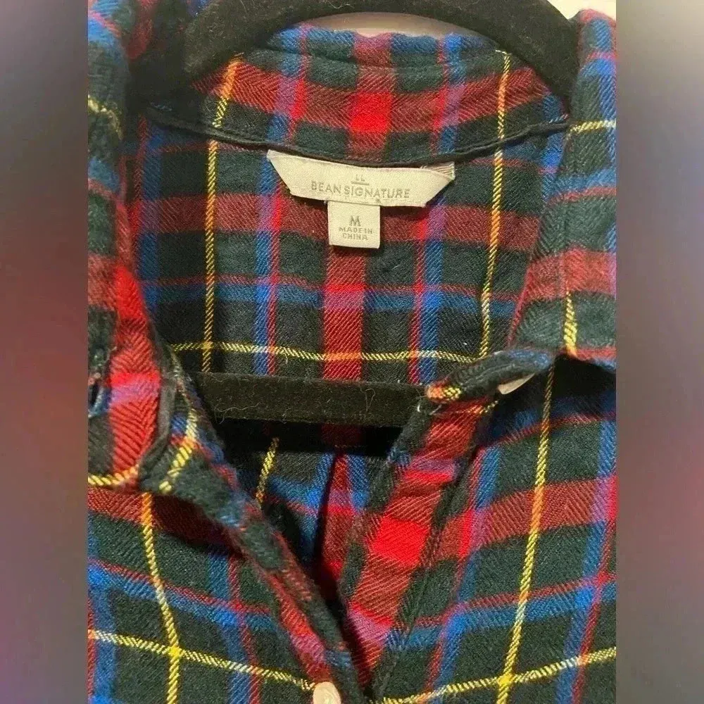 L.L. Bean Signature Women’s Lightweight Flannel Button Down Size Medium Red - Image 3