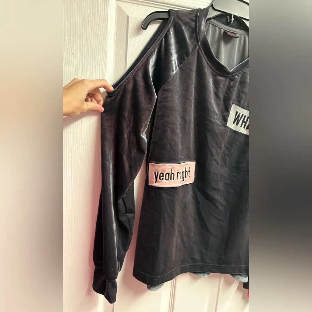 NWT Material Girl Cold Shoulder Velour Top Size Large - Image 2