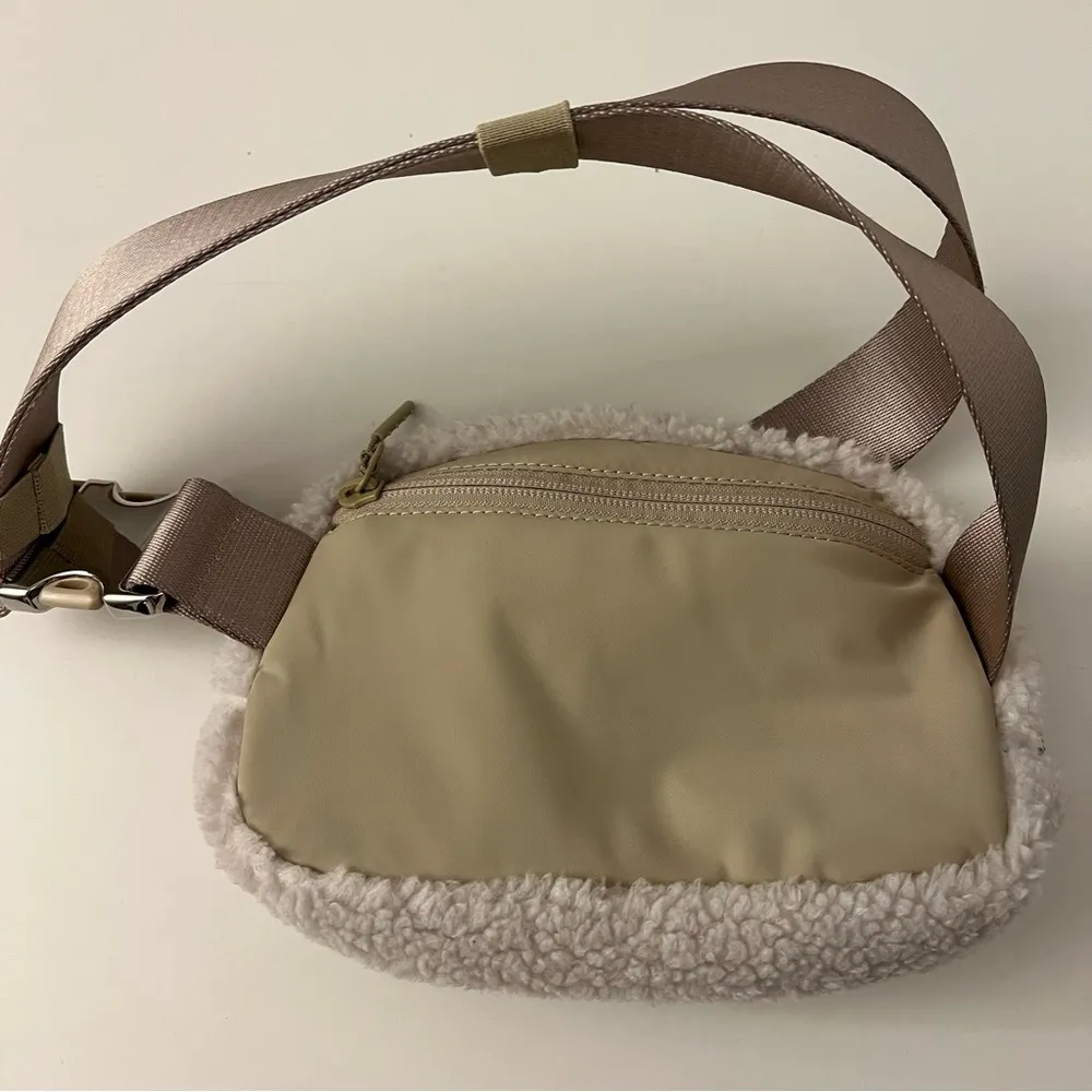 Lululemon White Sherpa Belt Bag - Image 4