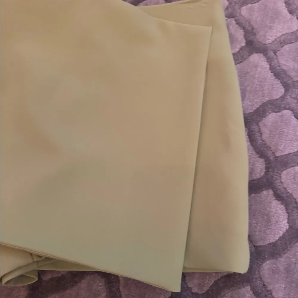 Never worn Lime green Zara skort - Image 2