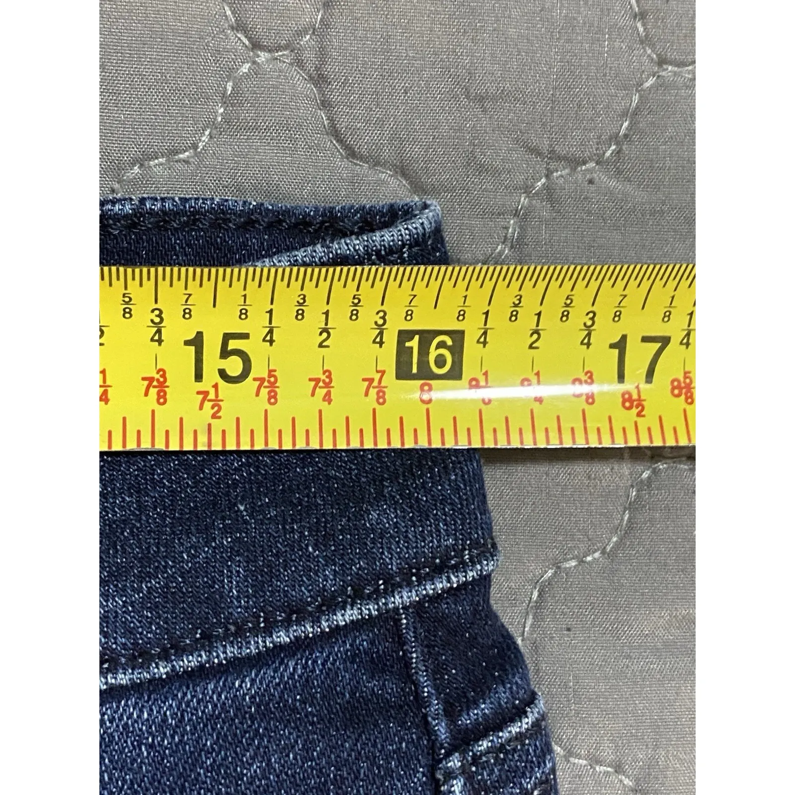 NYDJ Ella Roll Cuff Denim Shorts Sz 8 - Excellent Condition - Image 5