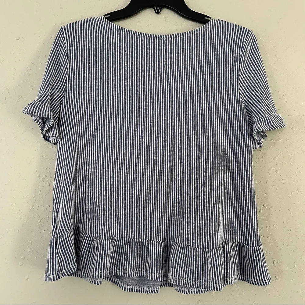 🦋 W5 Blue White Pin Stripe Ruffle Short Sleeve Casual Spring Blouse Medium - Image 4