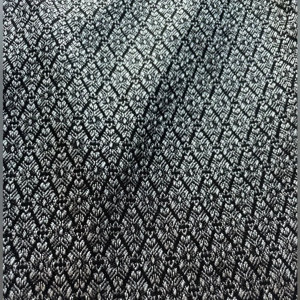 Chicos Silver Tone Diamond Print Jacquard Metallic Women’s Skinny Pants - Image 6