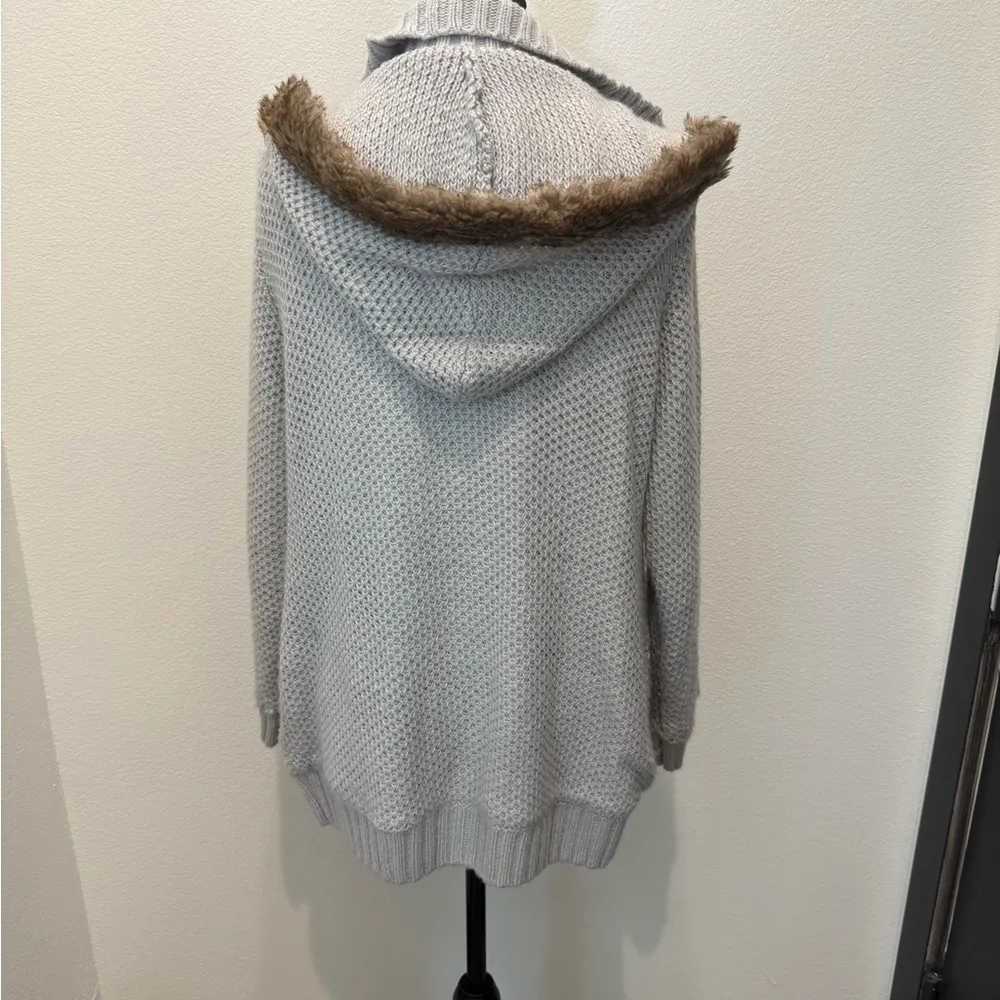 Cozy Gray Women's Sweater Size M - Image 3