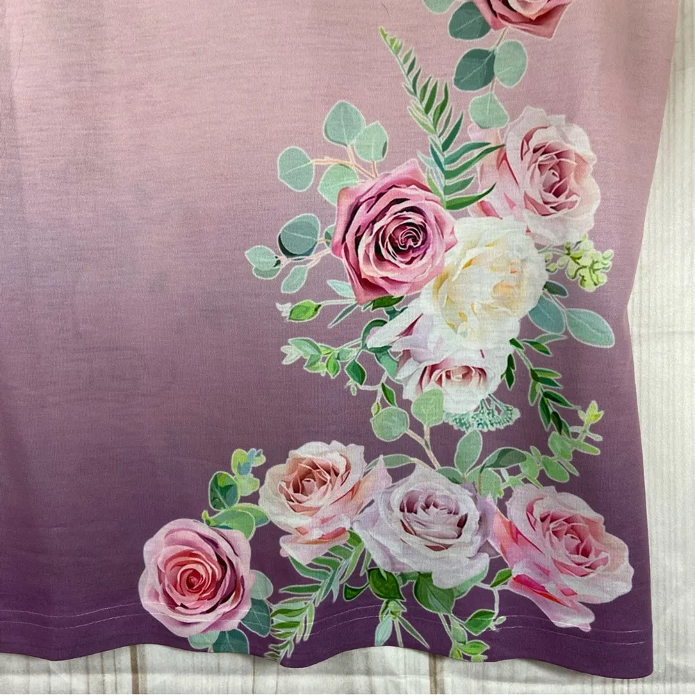 Graceland Elvis Presley Gibson Guitar and Roses Pink Sparkle Top Size Medium - Image 8