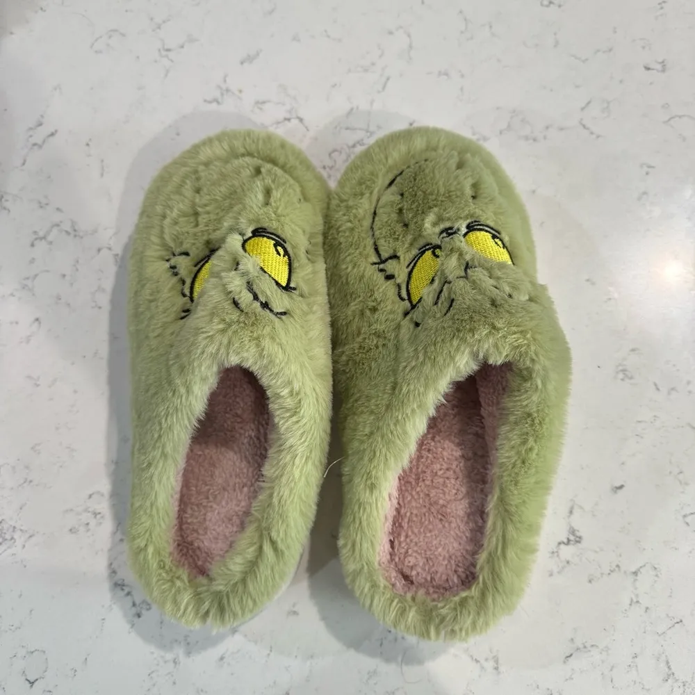 Grinch Slippers ✨ Green Size 6 - Image 2