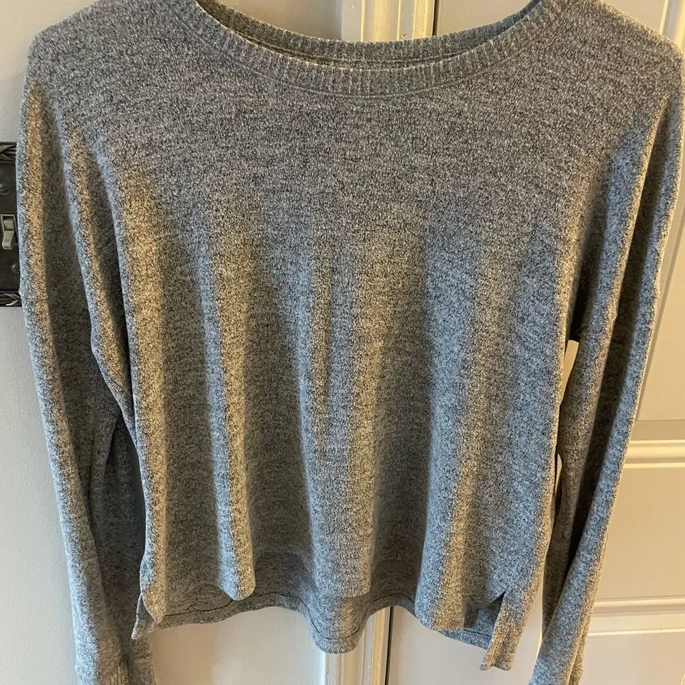 Gray Abercrombie & Fitch cropped knit top size XS - Image 2