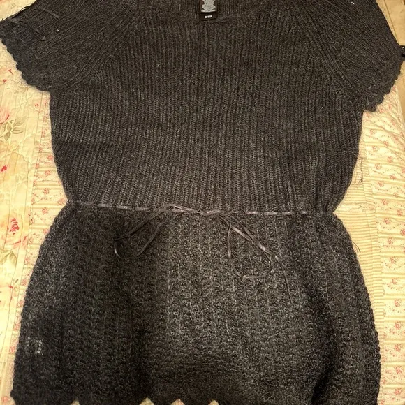 Kenneth Cole vintage sweater worn once super cute worn once. Great detail Black Size L - Image 1