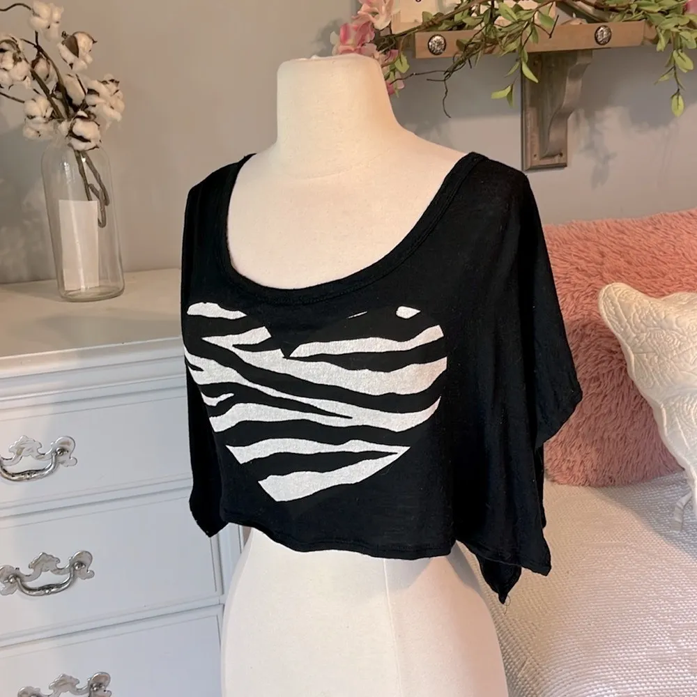 Delias Black Crop Top Heart Hippie Shirt Womens Small - Image 2