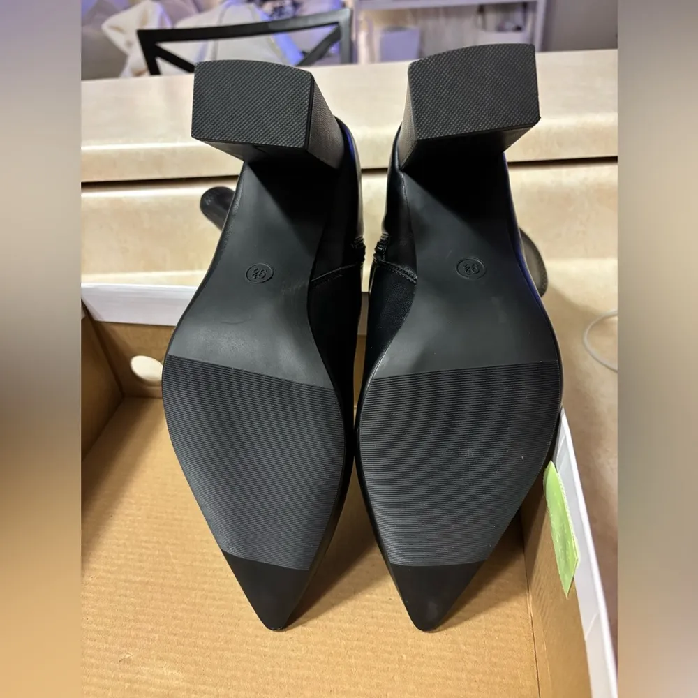 Wild Pair Women’s Block Heel Patent Booties-Size 9.5 - Image 3