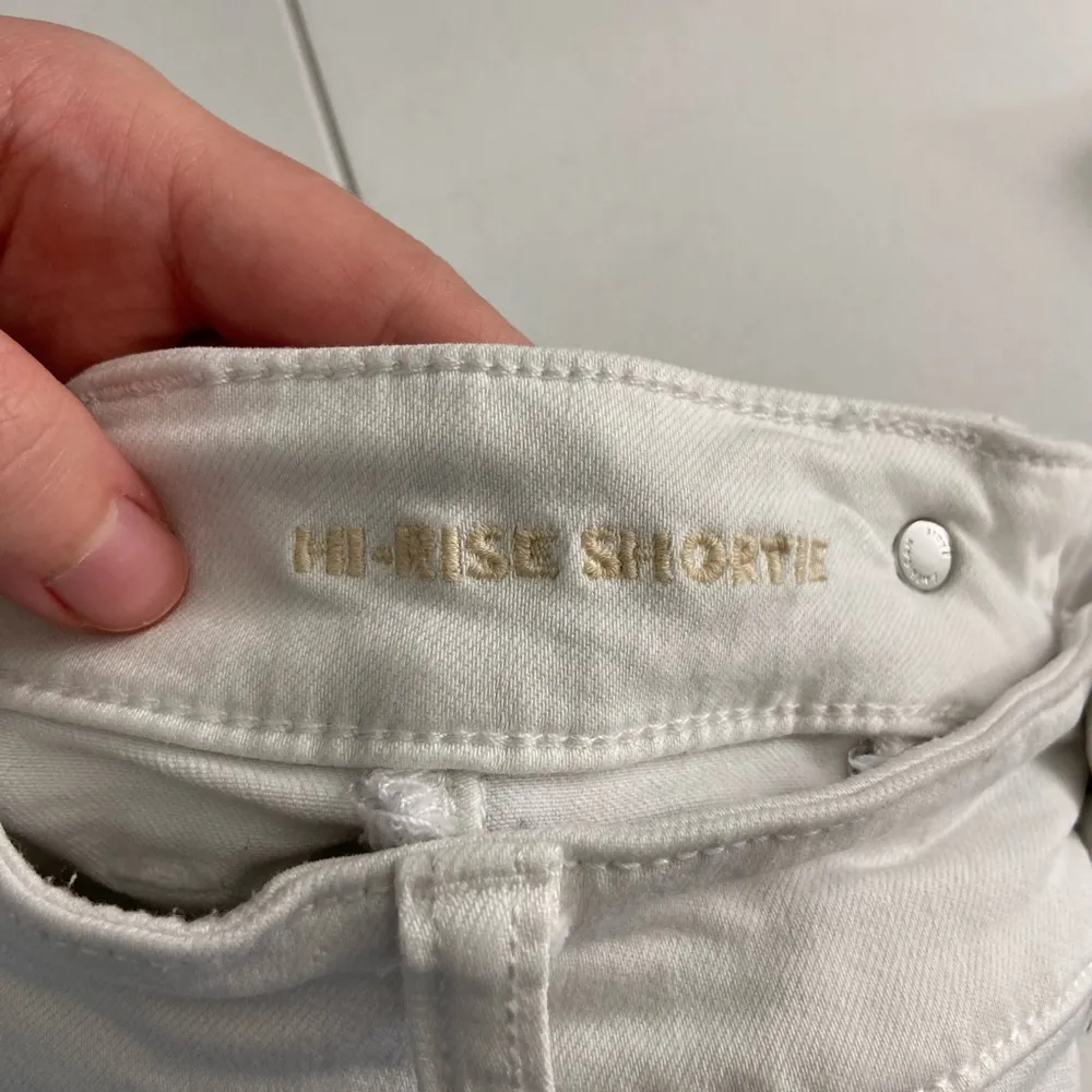 EUC American Eagle women’s white next level stretch hi-rise shortie denim shorts - Image 5