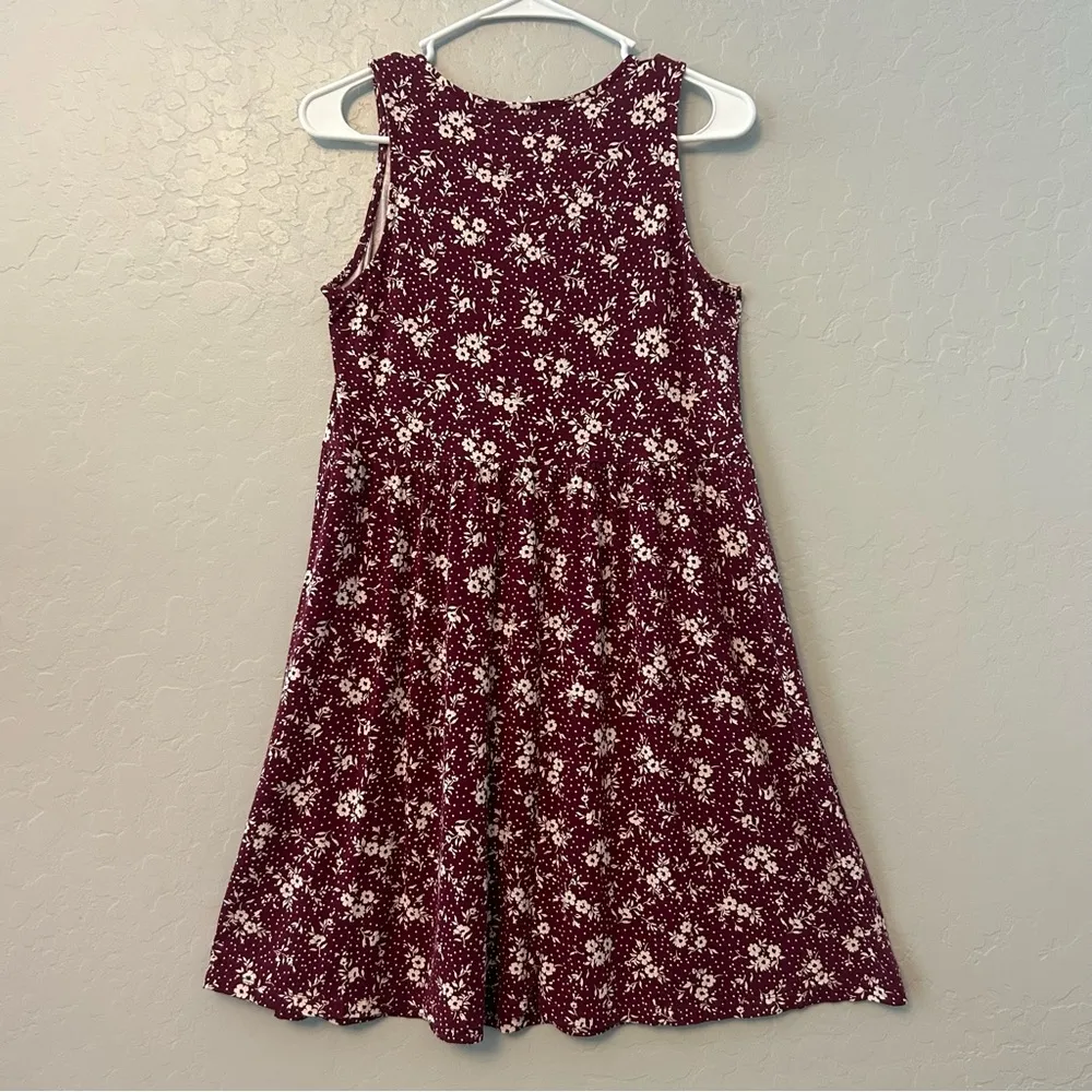 Old Navy sleeveless burgundy and white floral and polka dot dress size small - Image 11