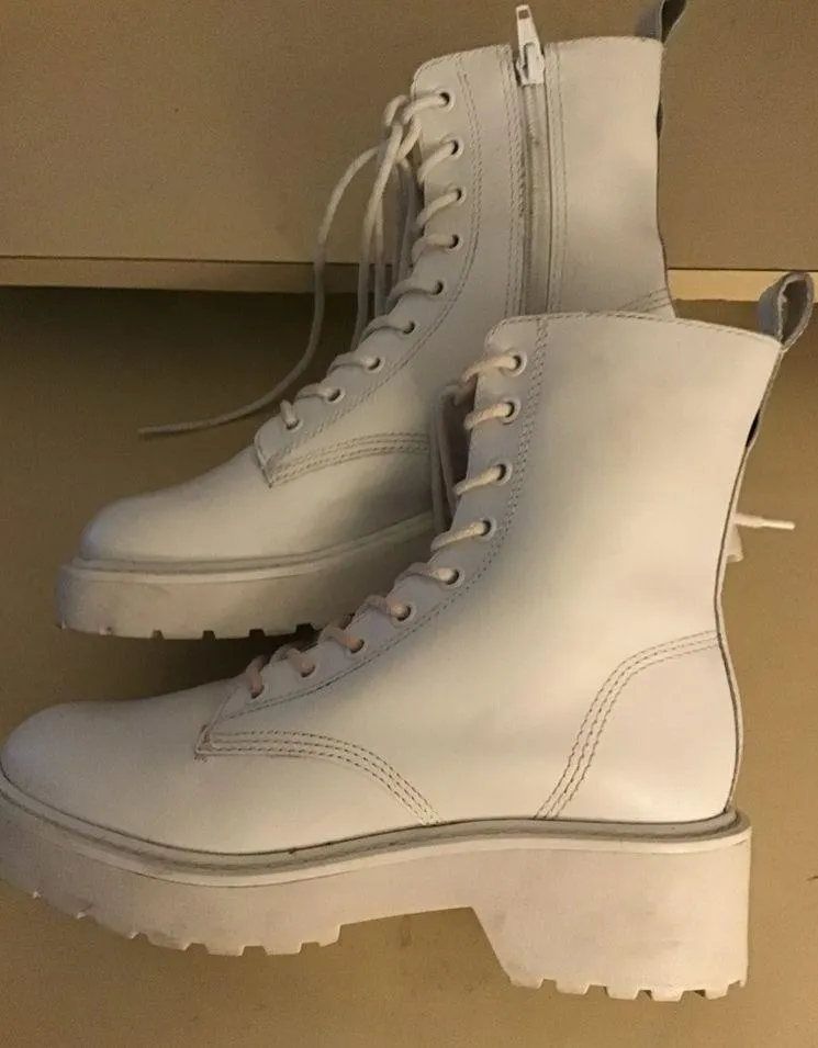 women white leather combat Tornado boots size 6.5 - Image 10