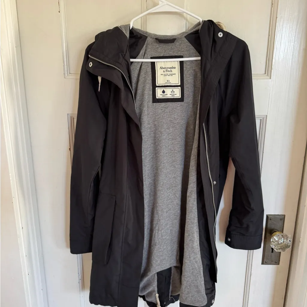 Abercrombie & Fitch black water resistant hooded windbreaker jacket size XS - Image 8