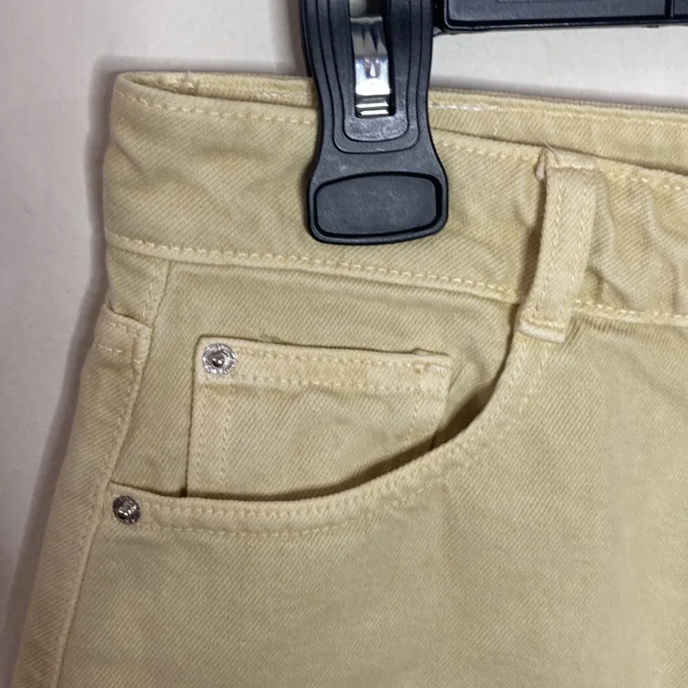 Zara mid rise relaxed shorts fringe hem in dusty pale yellow size 4 - Image 3