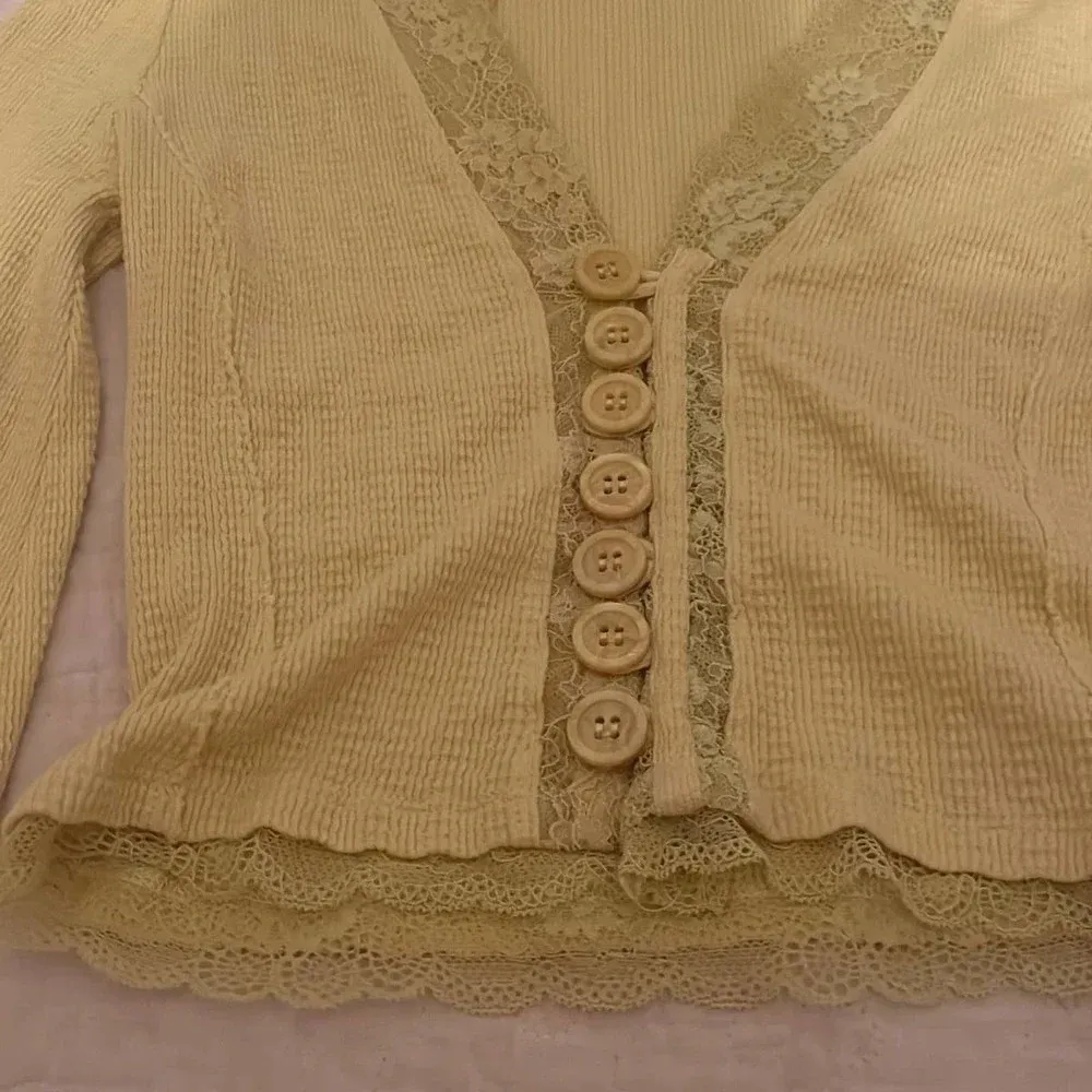 Free People  yellow lace trim long sleeve top blouse shirt S - Image 5