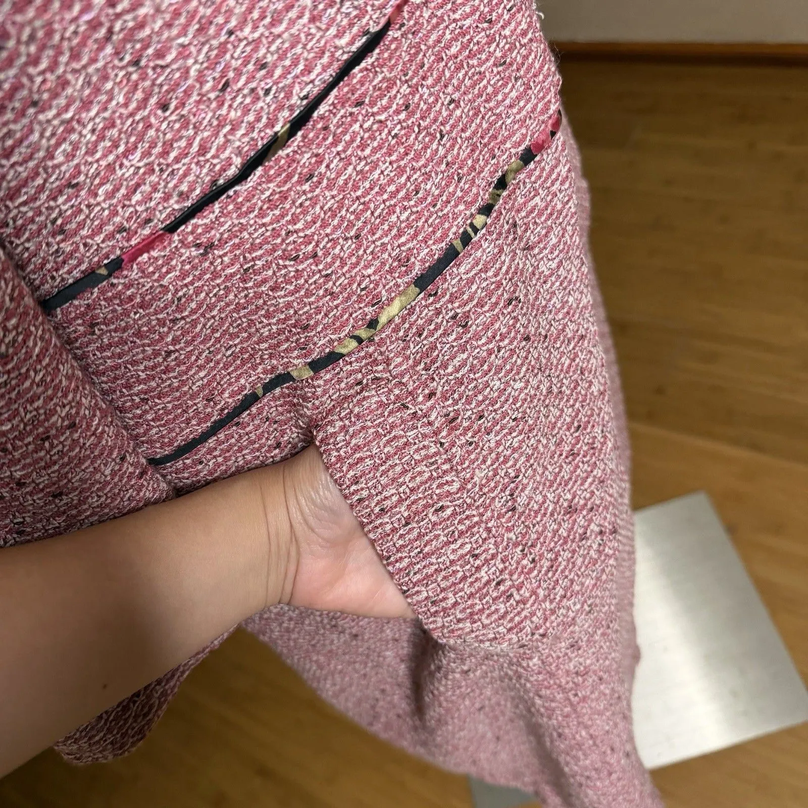 St. John Couture Pink Tweed Knit Long Jacket Silk Lined Hook & Loop Size 12 - Image 10