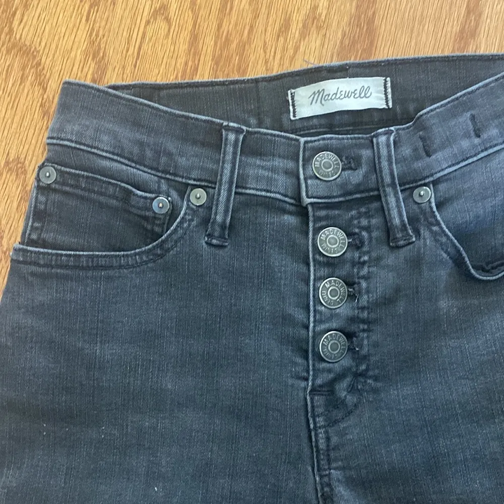 Madewell Cali Demi- Boot Jeans in Washed Black. Chewed hem edition. Size 24S. - Image 16