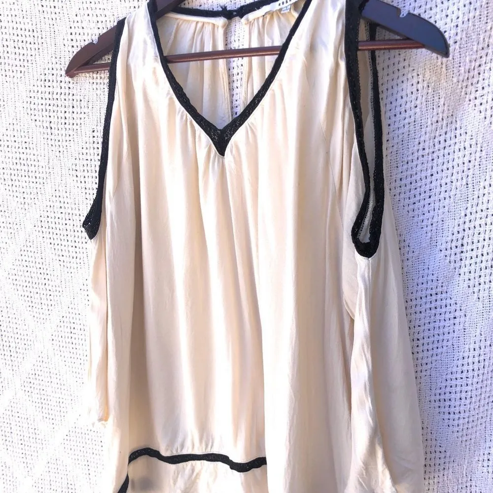 Ro & De Cold Shoulder Top - Image 3