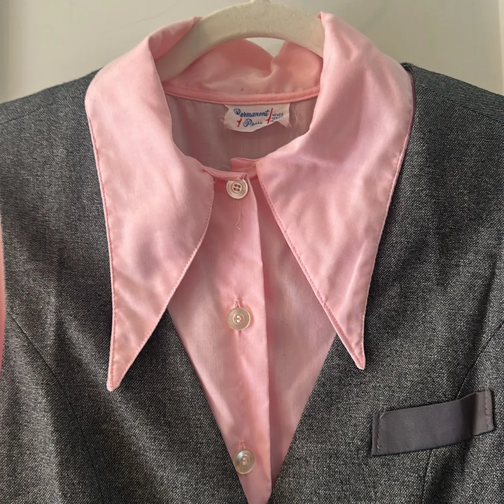 Gray Vest with custom embroidered Fox Patch Size M - Image 4