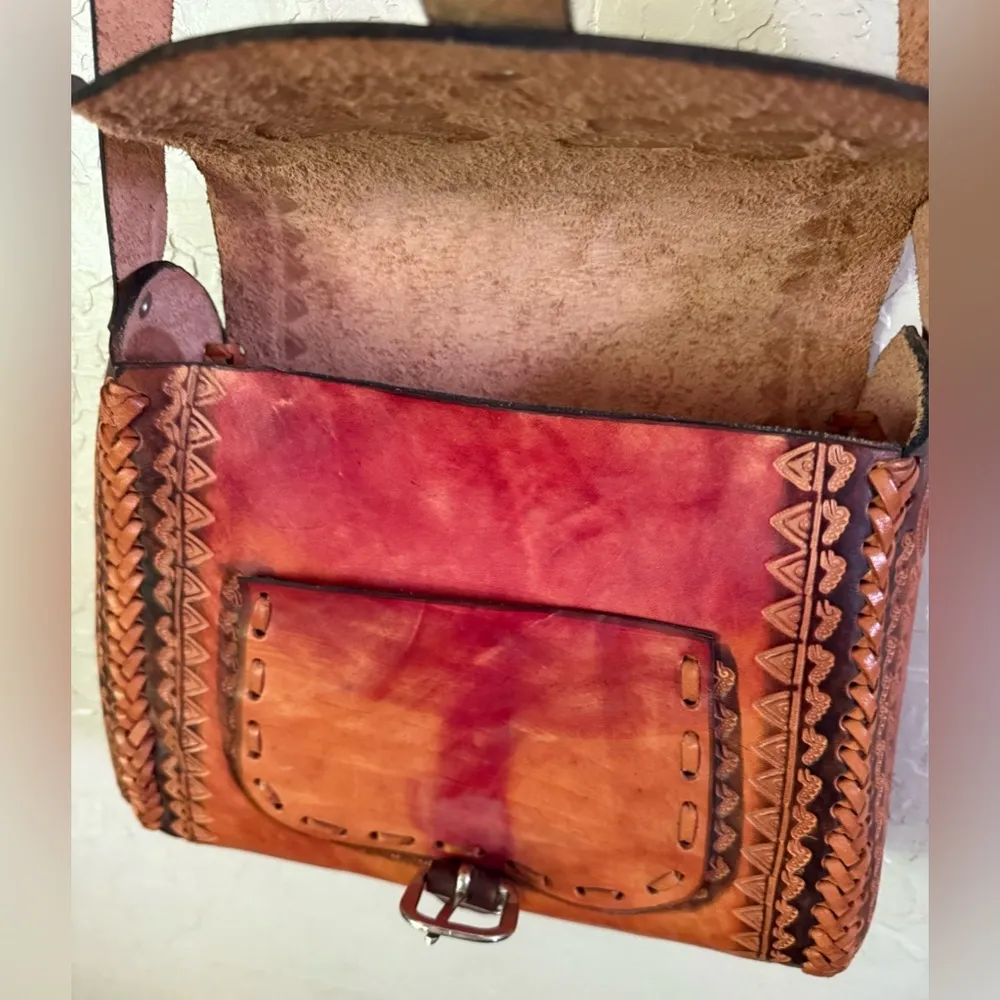 VINTAGE 1970’s HIPPIE HAND TOOLED BUTTERFLY LEATHER BOHO SHOULDER BAG Brown - Image 10