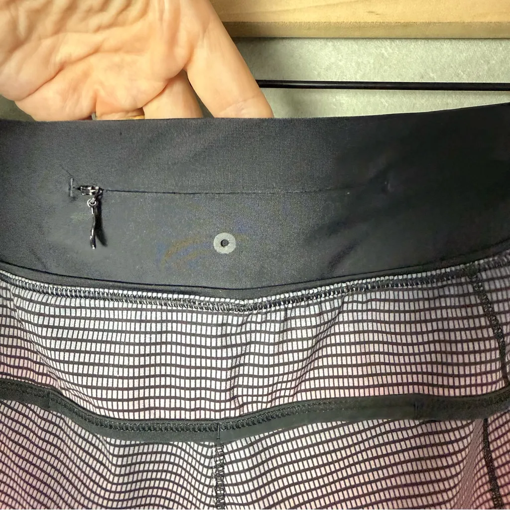 Lululemon Speed Short *H2O Gradient Speed Short Yum Yum Pink Alberta Lake/Black - Image 5