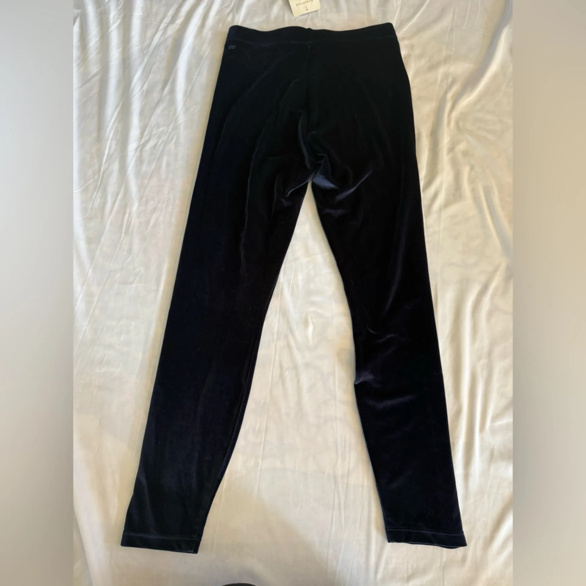 NWT Fabletics Emma Velour High Waist Leggings Short Navy Large 10 - Image 4