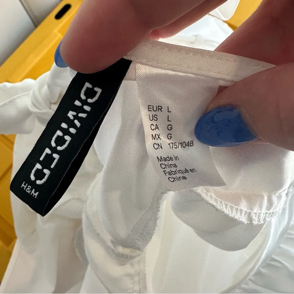 H&M Tie Detail Puff-Sleeved Peplum Blouse. White. Size: Large. - Image 6